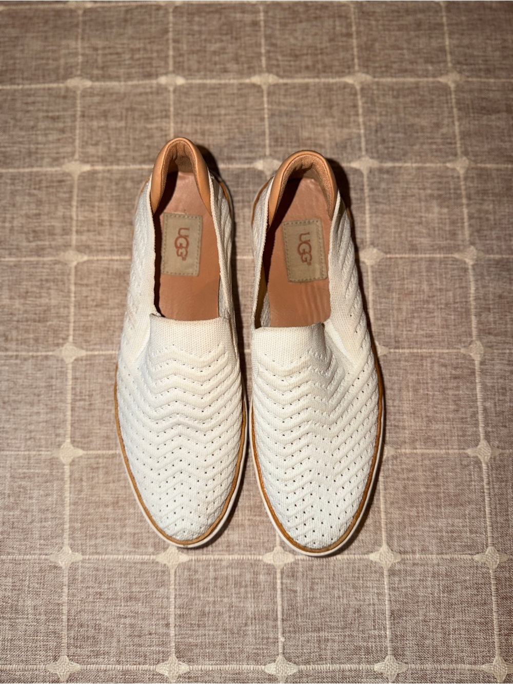 UGG Sammy Chevron White Knit Slip-On Sneakers – Women’s Size 8